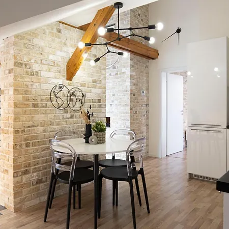Rentero Marilyn Monroe With Ac In Center Apartman